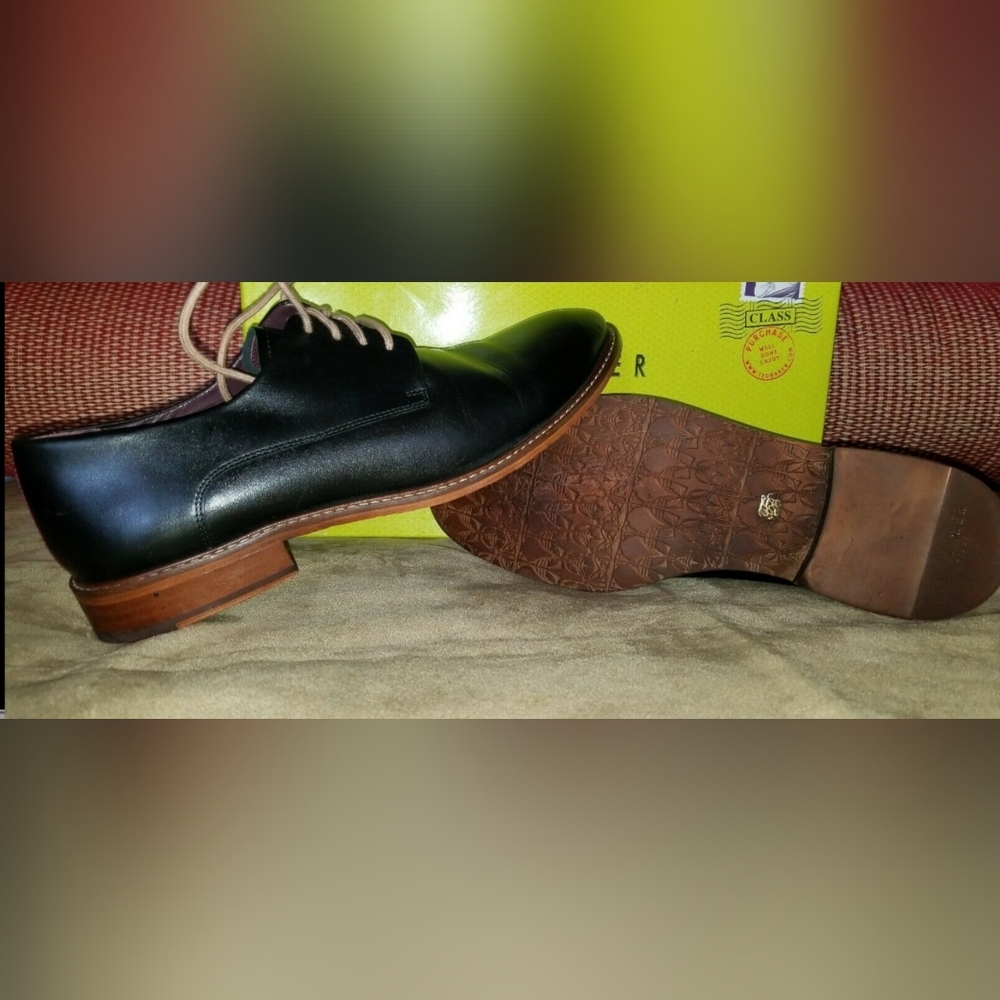 Celebrity owned!!! Ted Baker Black Oxfords Sleek and Timeless